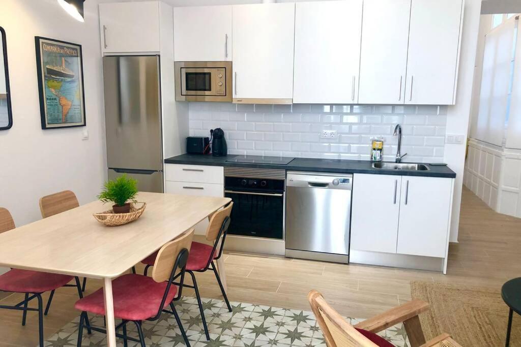 Gatu Premium Villa Libertad, Preferente Mayores De 25 Anos Y Familias 加的斯 外观 照片