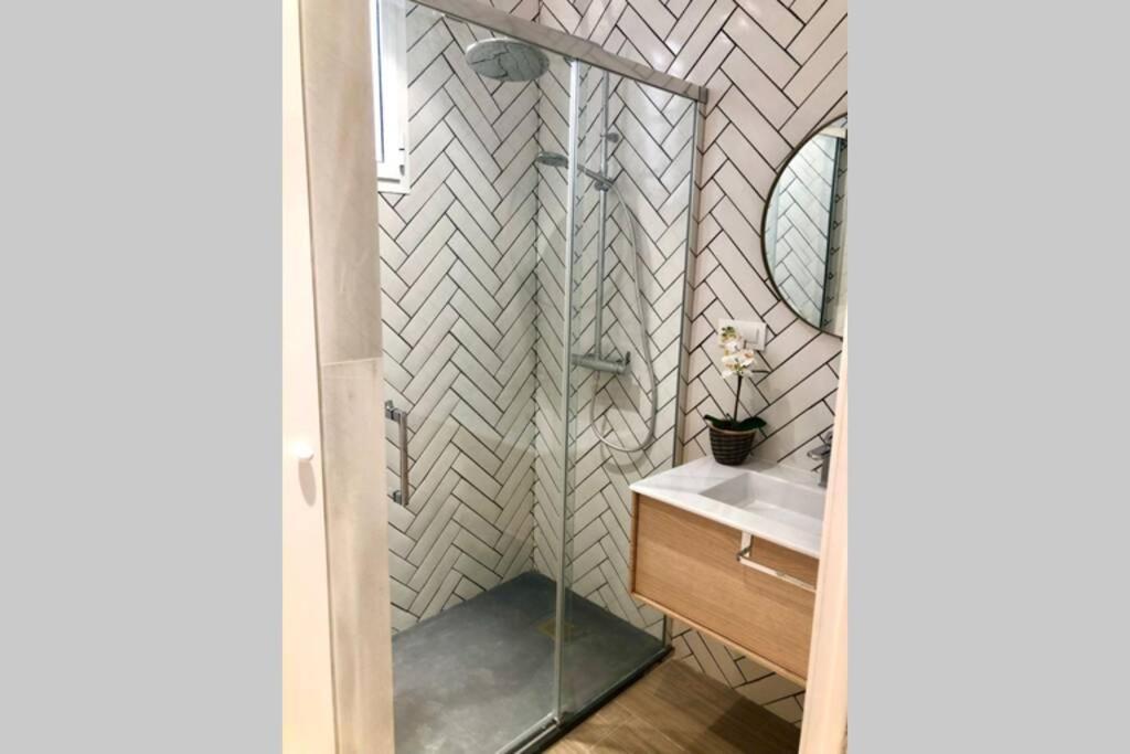 Gatu Premium Villa Libertad, Preferente Mayores De 25 Anos Y Familias 加的斯 外观 照片