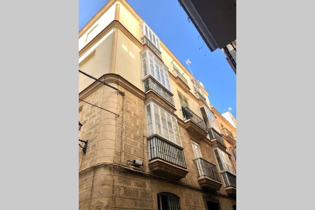 Gatu Premium Villa Libertad, Preferente Mayores De 25 Anos Y Familias 加的斯 外观 照片