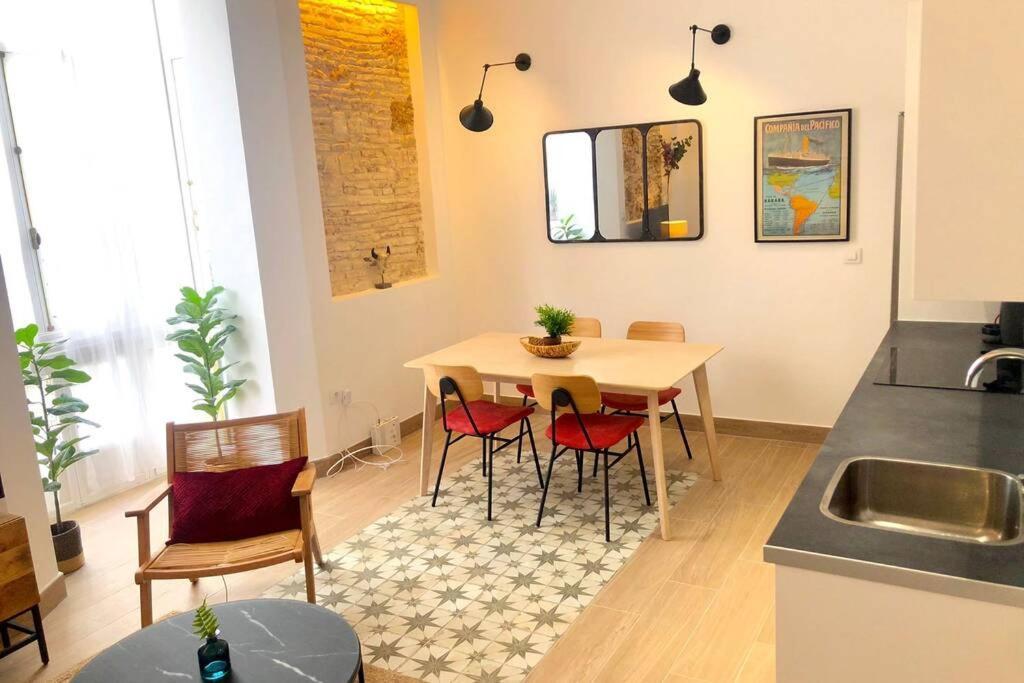 Gatu Premium Villa Libertad, Preferente Mayores De 25 Anos Y Familias 加的斯 外观 照片