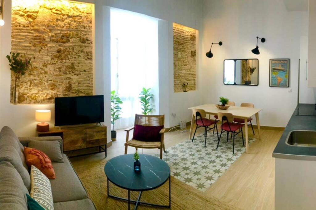 Gatu Premium Villa Libertad, Preferente Mayores De 25 Anos Y Familias 加的斯 外观 照片