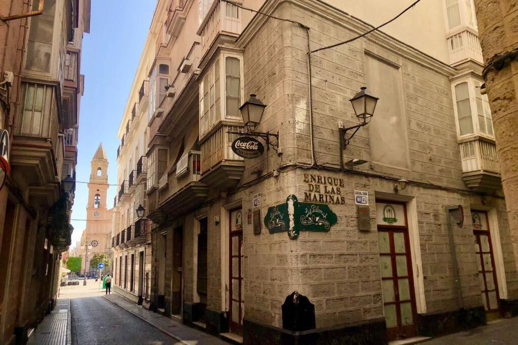 Gatu Premium Villa Libertad, Preferente Mayores De 25 Anos Y Familias 加的斯 外观 照片