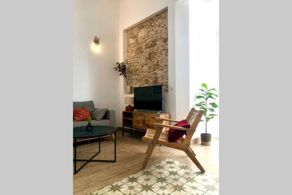 Gatu Premium Villa Libertad, Preferente Mayores De 25 Anos Y Familias 加的斯 外观 照片