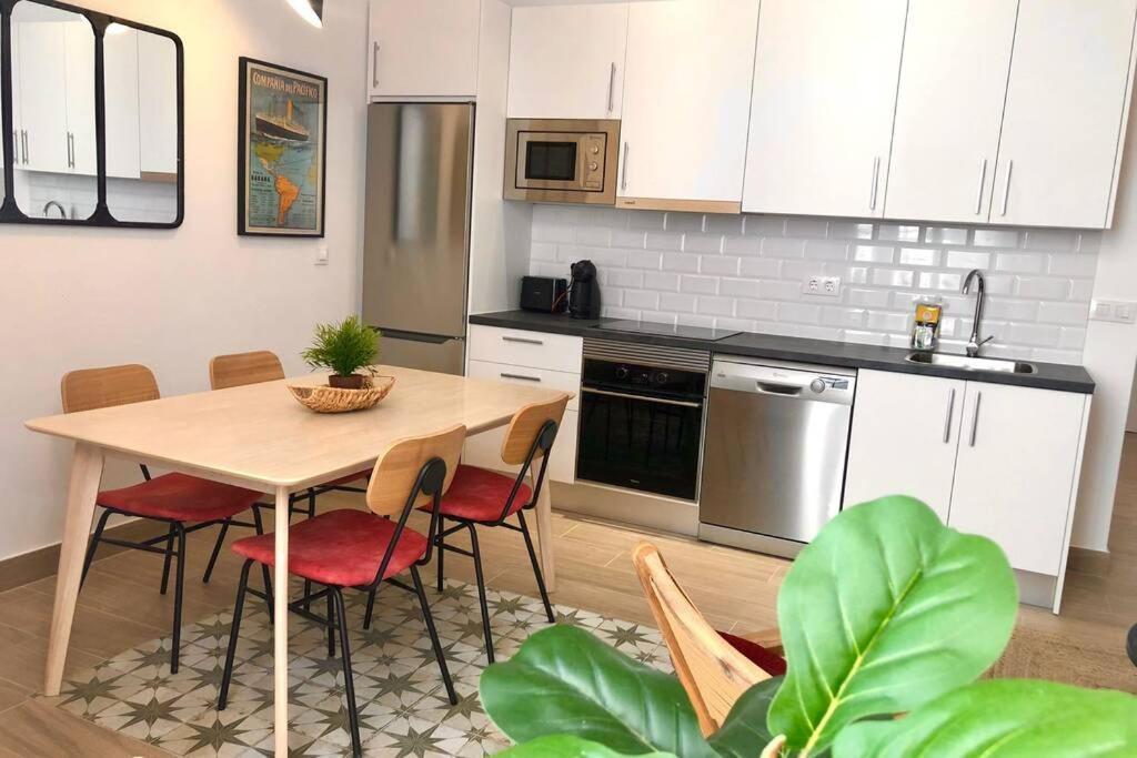 Gatu Premium Villa Libertad, Preferente Mayores De 25 Anos Y Familias 加的斯 外观 照片