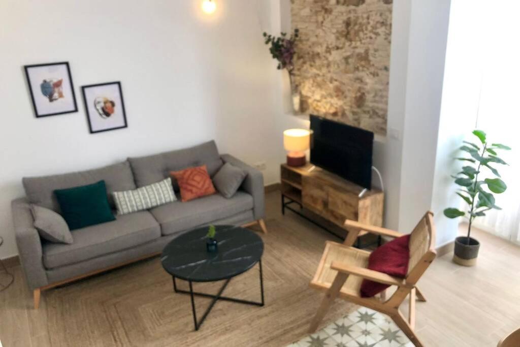Gatu Premium Villa Libertad, Preferente Mayores De 25 Anos Y Familias 加的斯 外观 照片