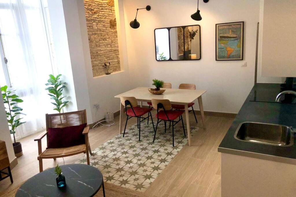 Gatu Premium Villa Libertad, Preferente Mayores De 25 Anos Y Familias 加的斯 外观 照片