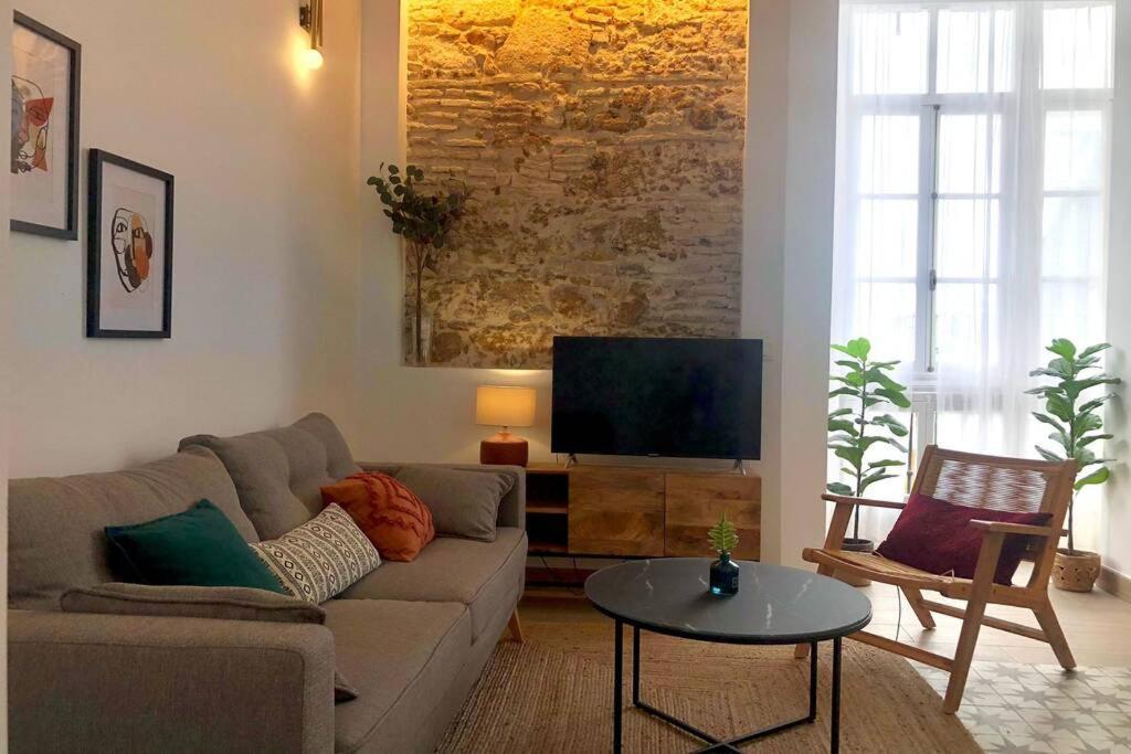 Gatu Premium Villa Libertad, Preferente Mayores De 25 Anos Y Familias 加的斯 外观 照片