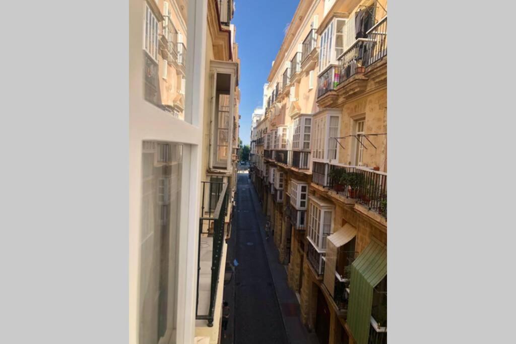 Gatu Premium Villa Libertad, Preferente Mayores De 25 Anos Y Familias 加的斯 外观 照片